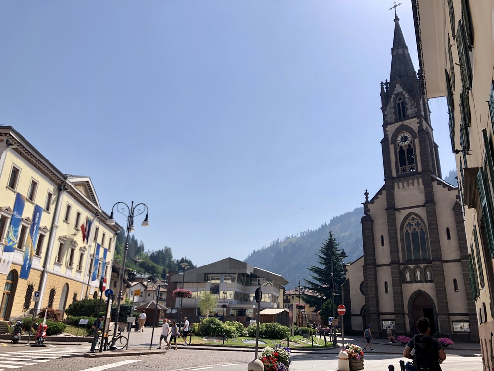 Predazzo - Municipio e Chiesa di San Filippo e Giacomo.