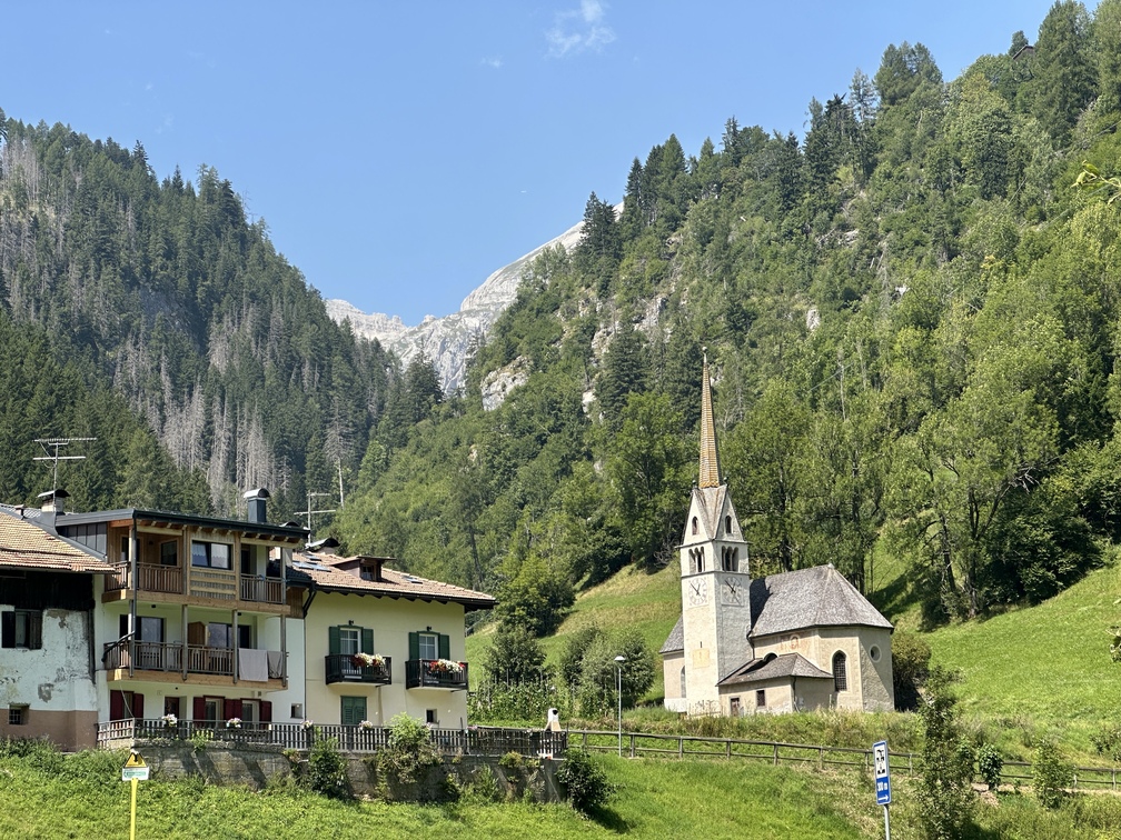 Pista ciclopedonale Fiemme e Fassa - Chiesa di San Lazzaro a Forno.