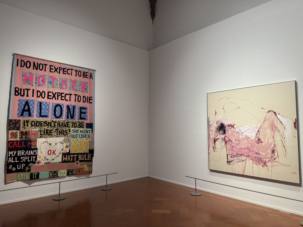 Mostra "Tracey Emin. Sex and Solitude" - "I do not expect (Non mi aspetto)", 2002, coperta con appliqué, Art Gallery of New South Wales - "It was all too Much (Era tutto troppo)", 2018, acrilico su tela, Courtesy of the Artist and White Cube.