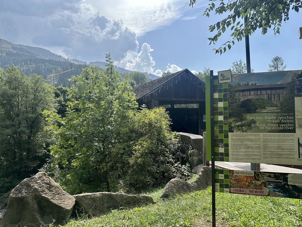 Pista ciclabile in Val di Fiemme - Ponte Coperto di Panchià.