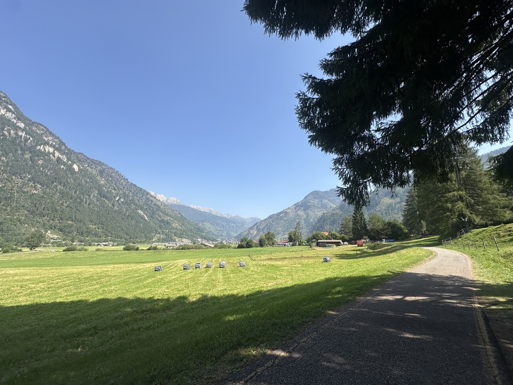 Pista ciclopedonale Fiemme e Fassa - direzione verso Predazzo.