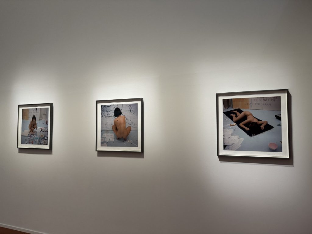 Mostra "Tracey Emin. Sex and Solitude" - "Naked Photos - Life Model Goes Mad I, II, III (Foto di nudo - La modella impazzisce I, II, III)", 
1996, 
stampa giclée su carta cotone, 
Courtesy of the Artist.