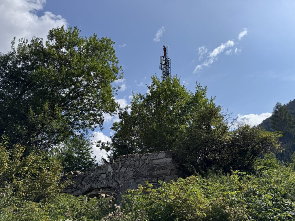 Escursione da Zanolin a Belvedere - antenna e rudere di Mas del Comune.