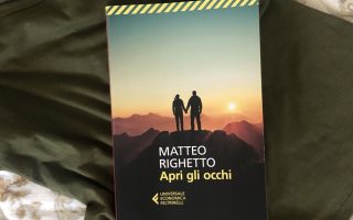 Matteo Righetto, Apri gli occhi, Feltrinelli, Milano, 2024 (I ed. nell’Universale Economica).
