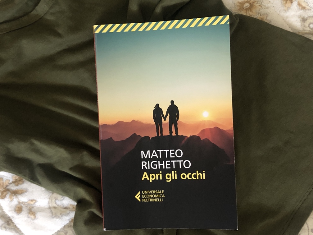 Matteo Righetto, Apri gli occhi, Feltrinelli, Milano, 2024 (I ed. nell’Universale Economica).