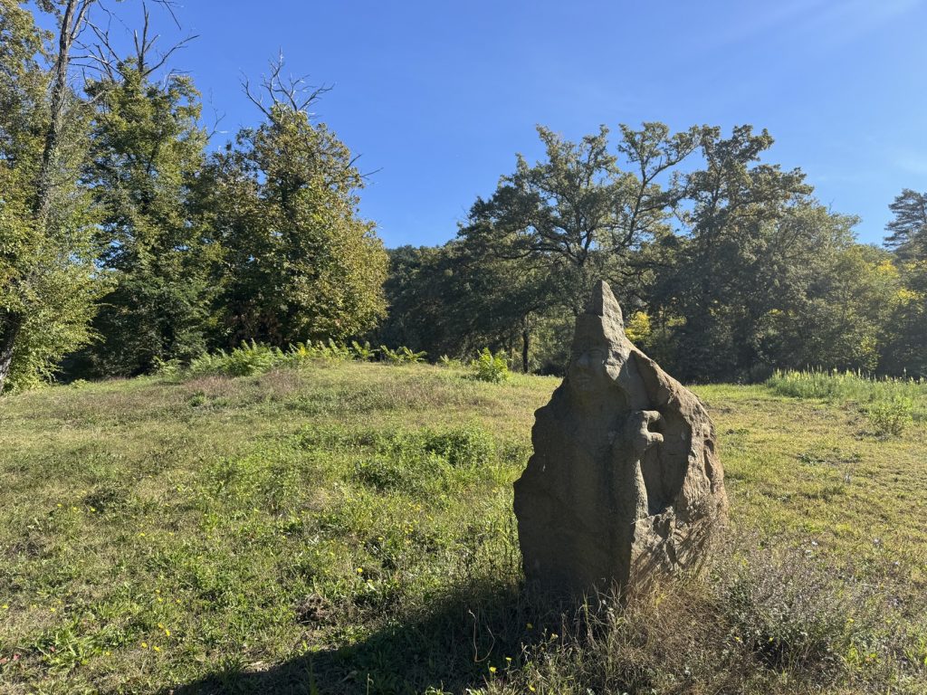 Escursione al Parco di Fonte Santa - opera scultorea di Antonio Crivelli.