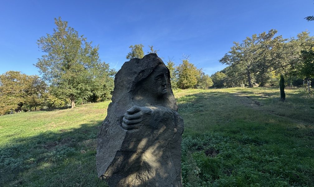 Escursione al Parco di Fonte Santa - opera scultorea di Antonio Crivelli.