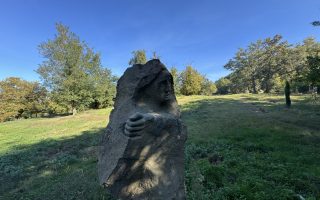 Escursione al Parco di Fonte Santa - opera scultorea di Antonio Crivelli.
