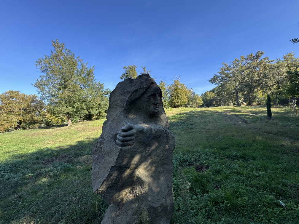 Escursione al Parco di Fonte Santa - opera scultorea di Antonio Crivelli.