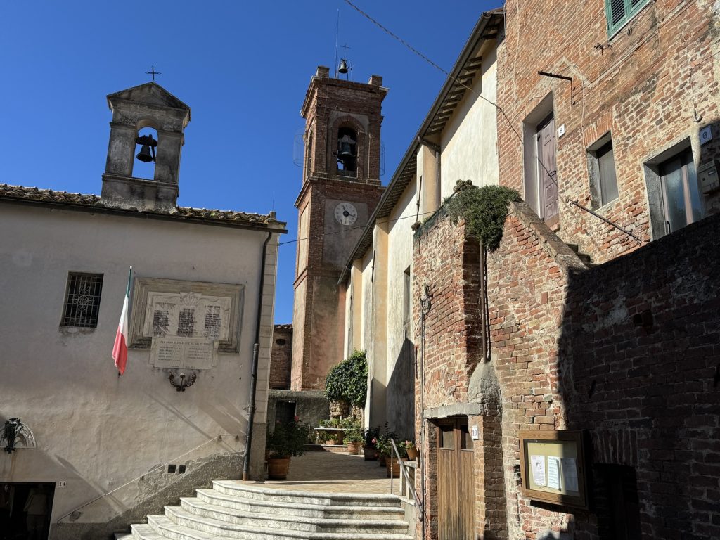 Civitella Marittima - Chiesa di Santa Maria in Montibus e Oratorio della Misericordia.