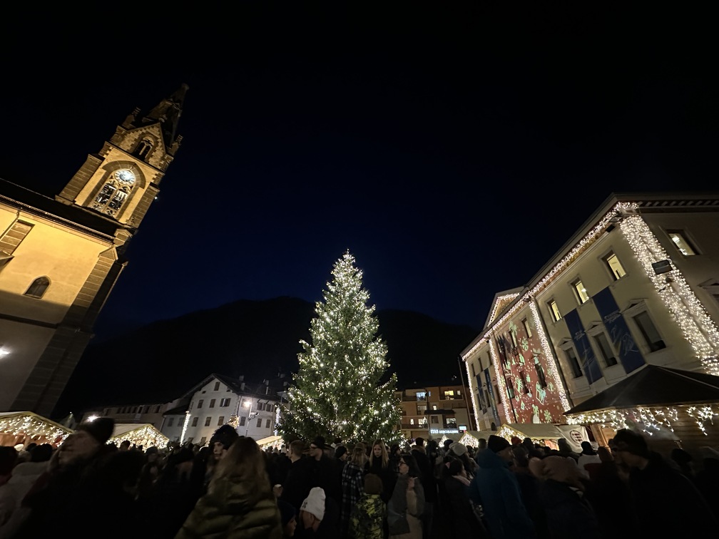 Villaggio sotto l'albero - Mercatino di Natale 2025 di Predazzo.