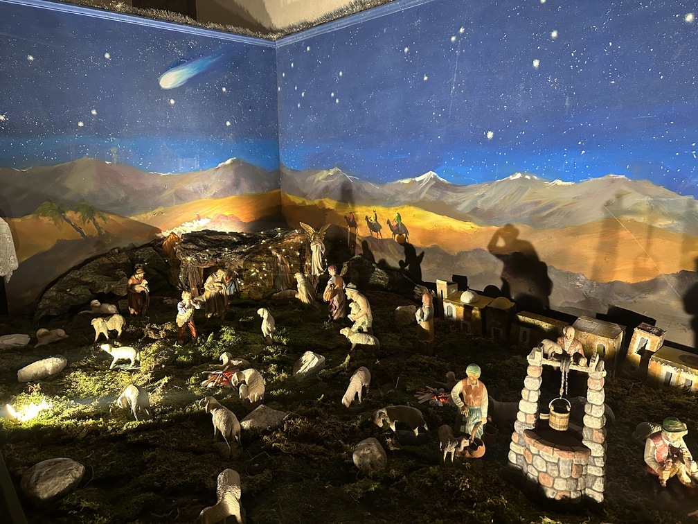 Mercatino di Natale 2025 di Predazzo - presepe nella Chiesa dei Santi Filippo e Giacomo.