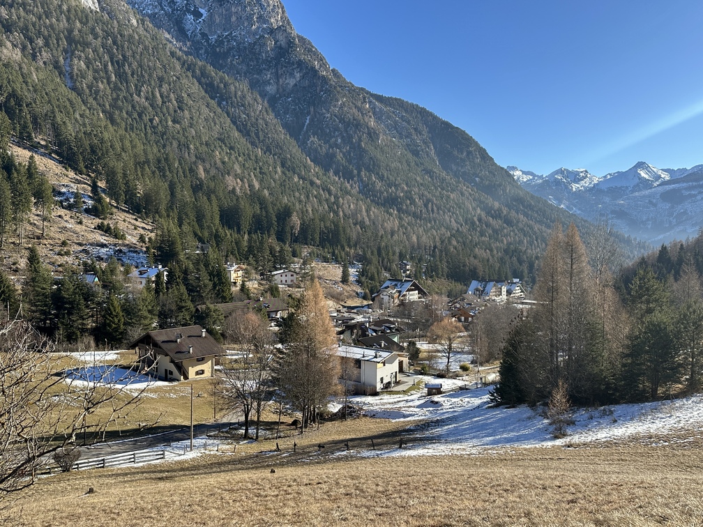 Strada forestale da Guagiola a Stava - discesa verso Stava.