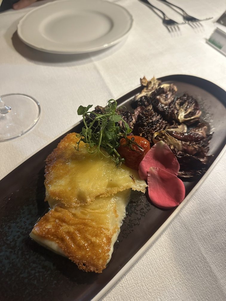 Ristorante Antica Dogana - Resort Le Due Ruote ad Alberese - formaggio alla piastra e verdure grigliate.
