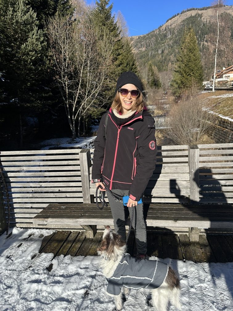 Stava - Federica e Frida sul ponte sul Rio di Val Stava.