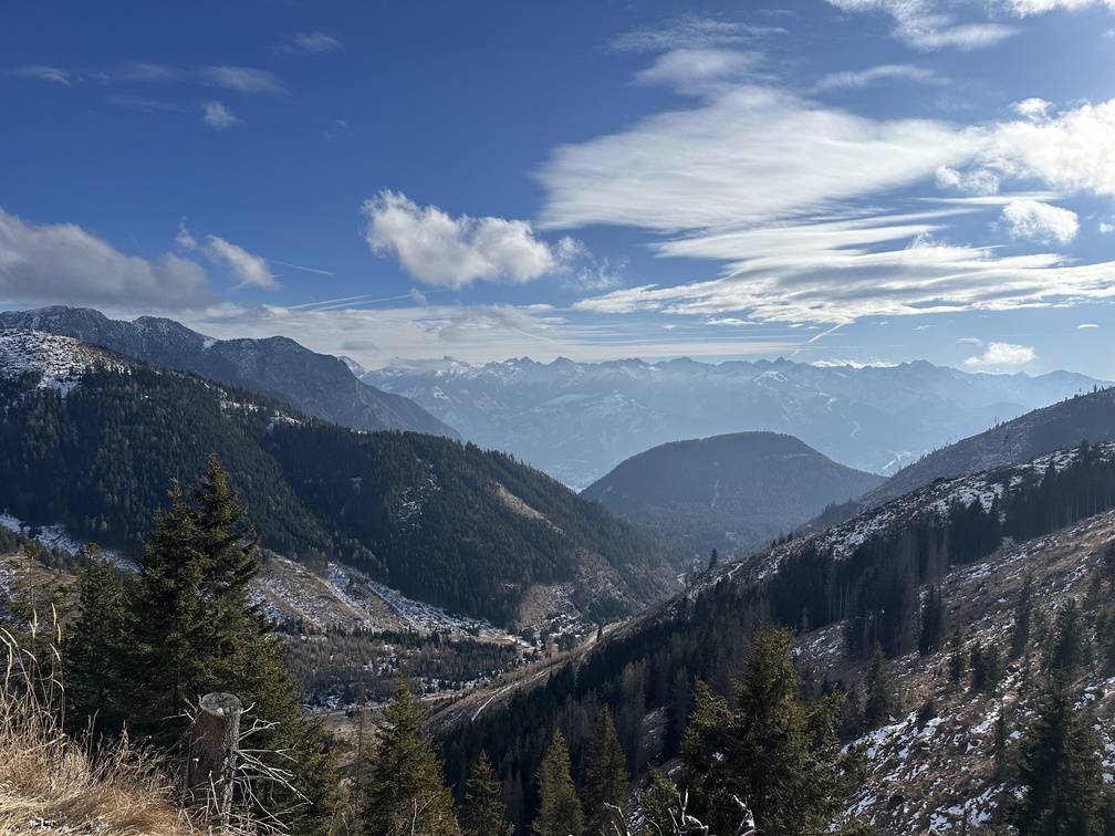Sentiero da Malga Varena a Malga Le Val - panorama su Lagorai, Cornacci e Monte Cucal.
