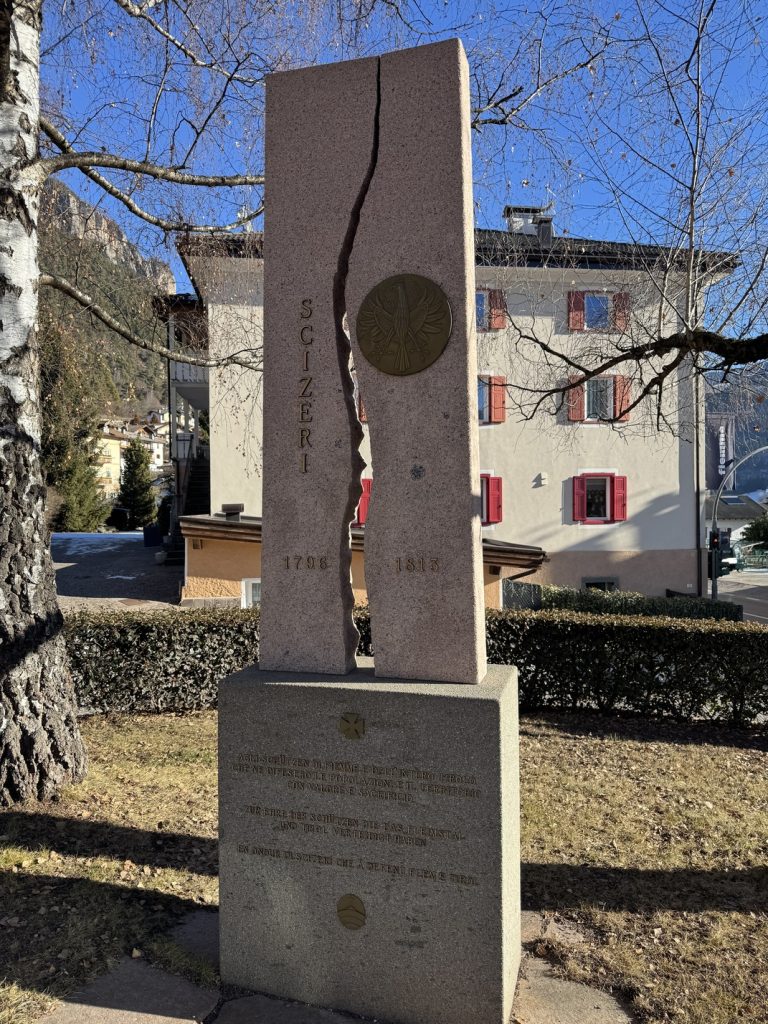 Panchià - monumento dedicato agli schützen (bersaglieri) di Fiemme e del Tirolo, 2013.