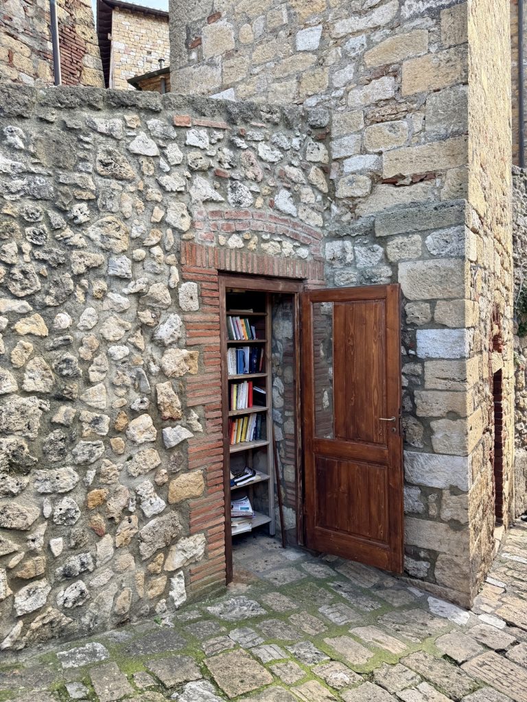Casale Marittimo - libri in condivisione e libero scambio.