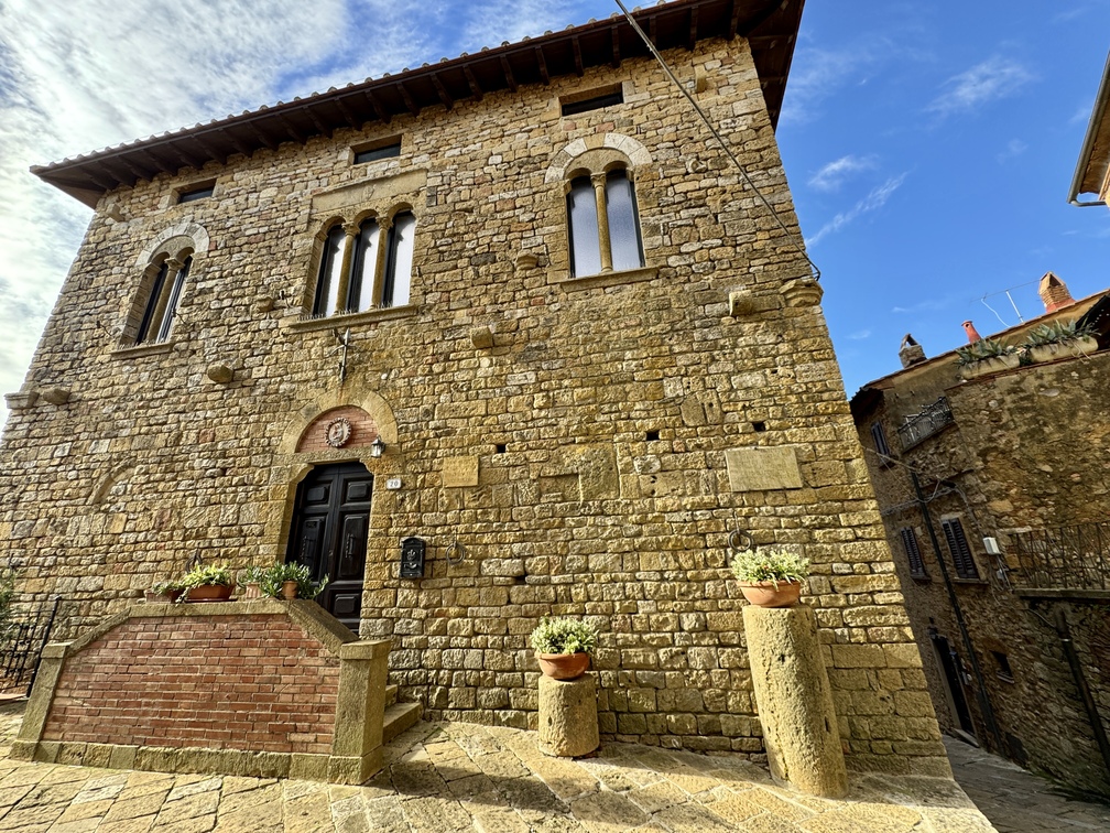 Casale Marittimo - Palazzo della Canonica.