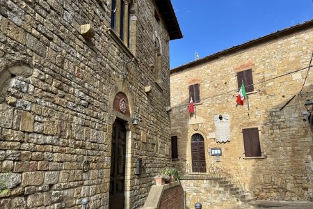 Casale Marittimo - Palazzo della Canonica e Municipio.