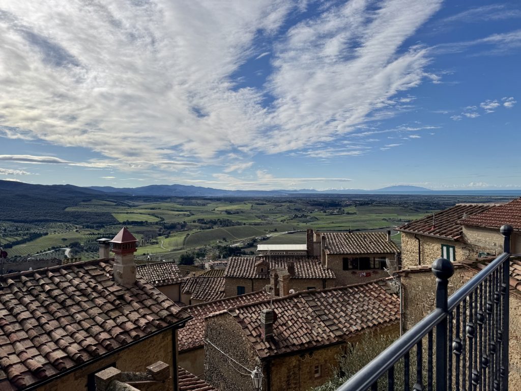 Casale Marittimo - punto panoramico dal Palazzo della Canonica.