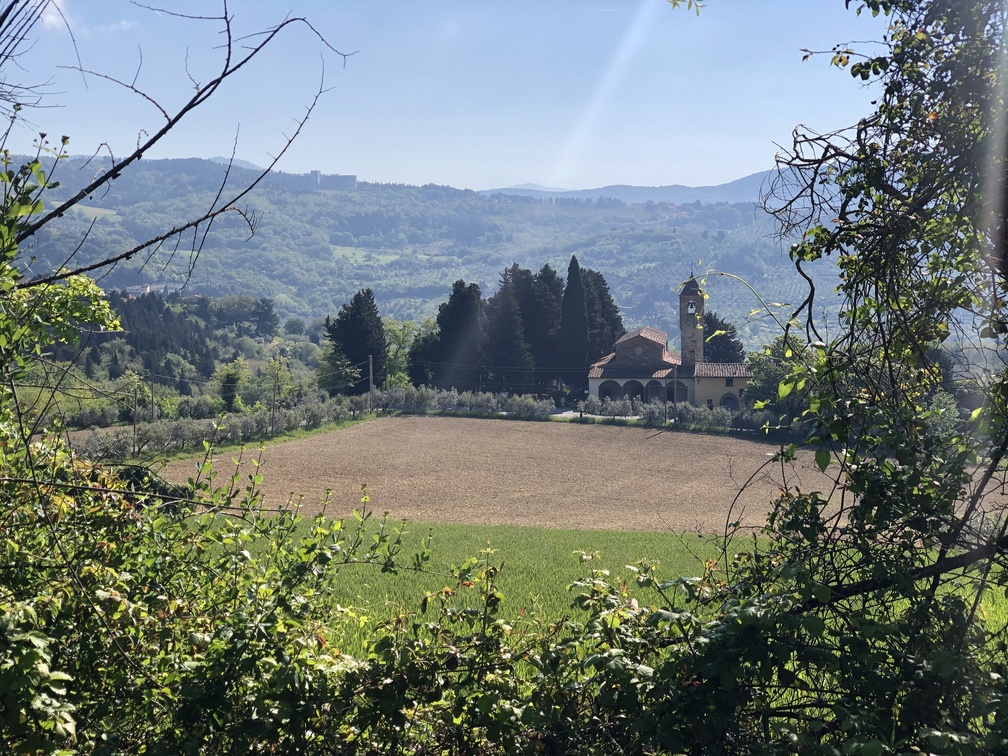 Sentiero n. 616 a Cercina - veduta sulla Pieve di Sant'Andrea.