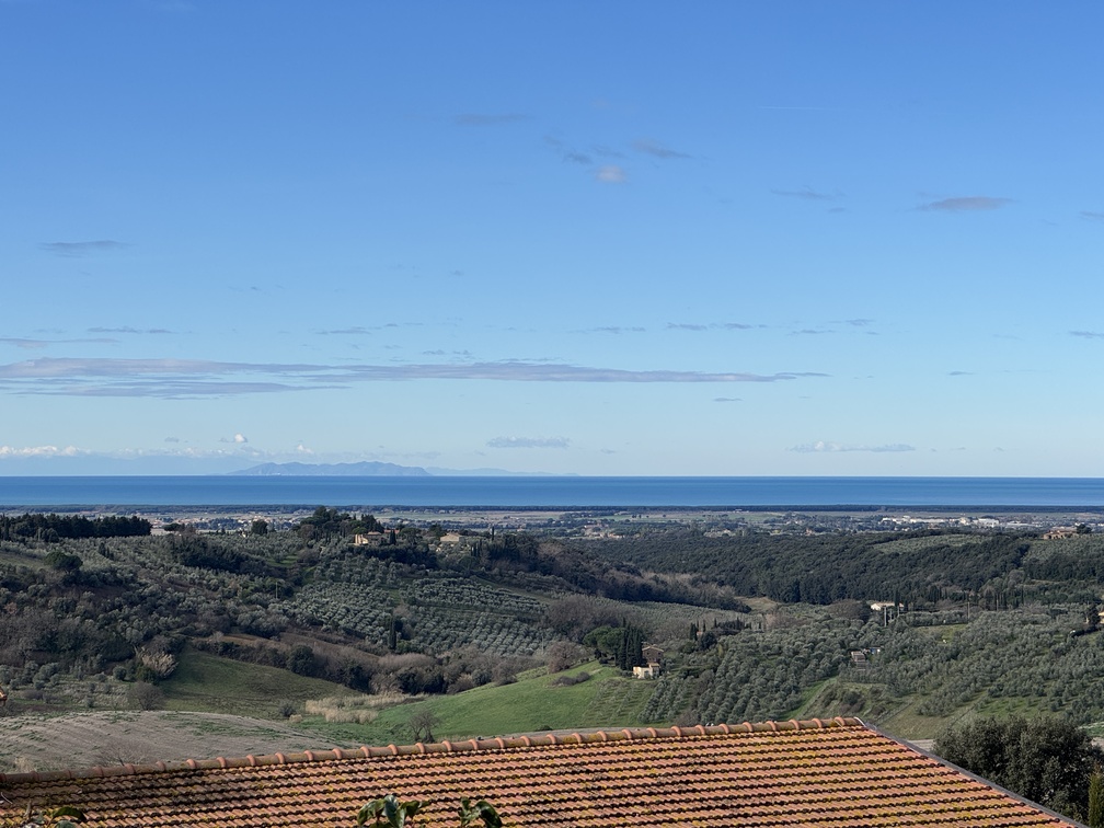 Casale Marittimo - panorama sulla costa tirrenica e sulle isole.