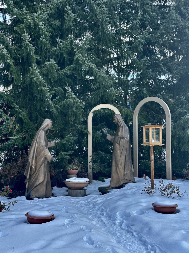 Santuario della Madonna di Pietralba - installazione "L'incontro delle madri" di Livio e Giorgio Conta (2006).