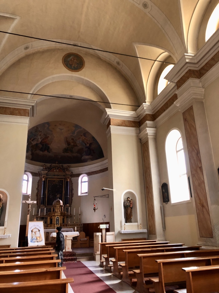Masi di Cavalese - Chiesa della Santissima Trinità, interno.