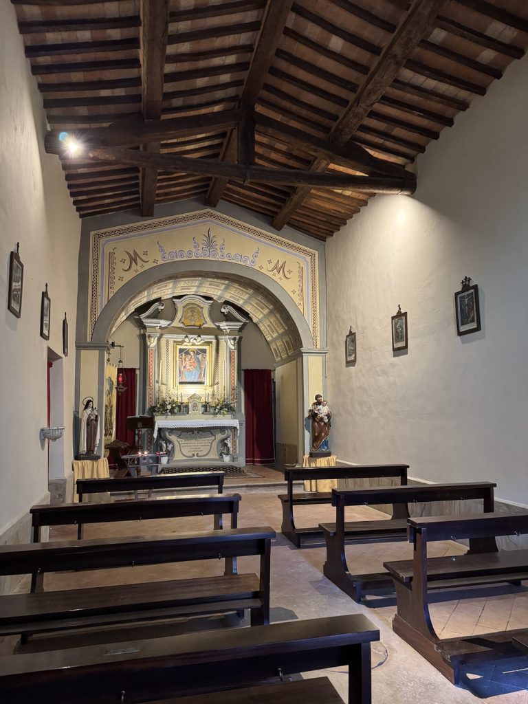 Casale Marittimo - Chiesa di San Sebastiano, interno.