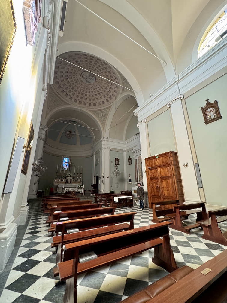 Montescudaio - Chiesa di Santa Maria Assunta, interno.