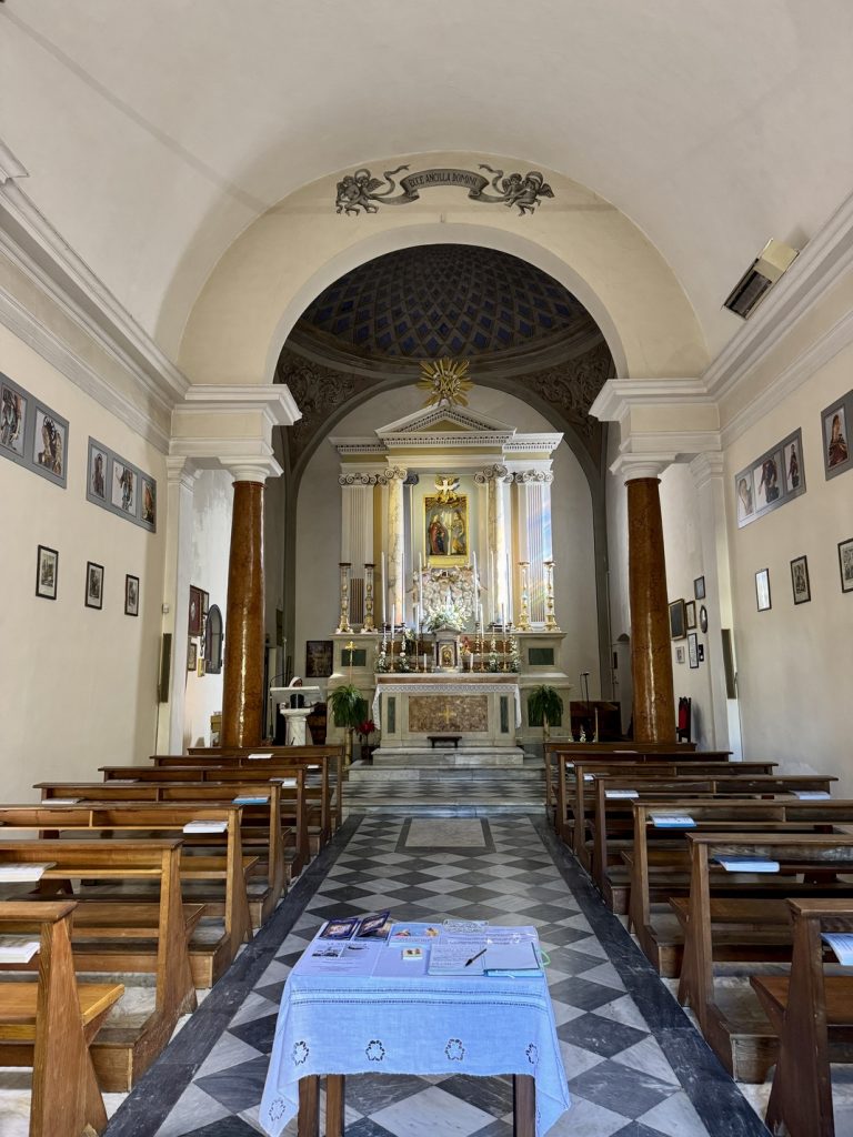 Montescudaio - Oratorio della Santissima Annunziata, interno.
