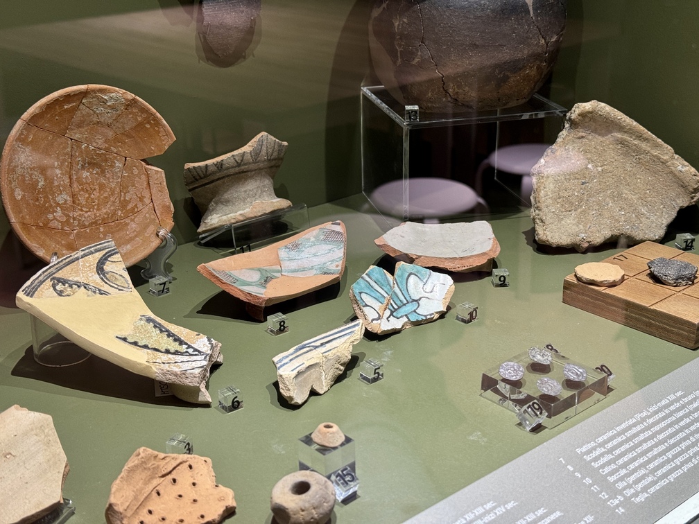 Centro espositivo e documentale di Montescudaio - vetrina "Vita ed usi delle monache alla Badia, dalla fondazione al Duecento".