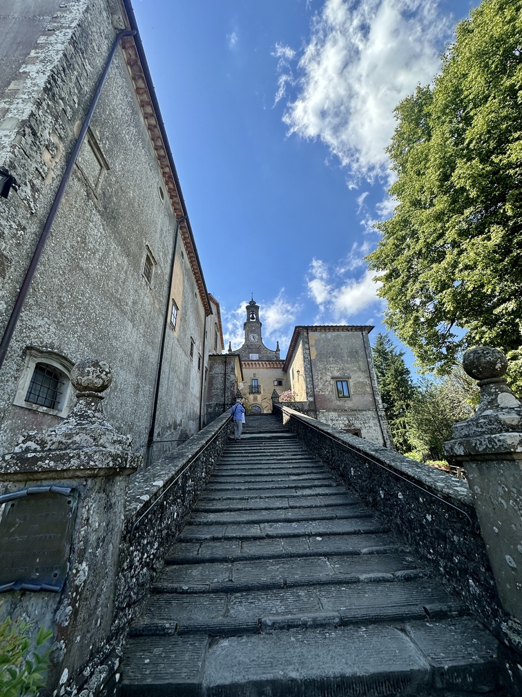 Santuario di Monte Senario - scalinata di accesso.