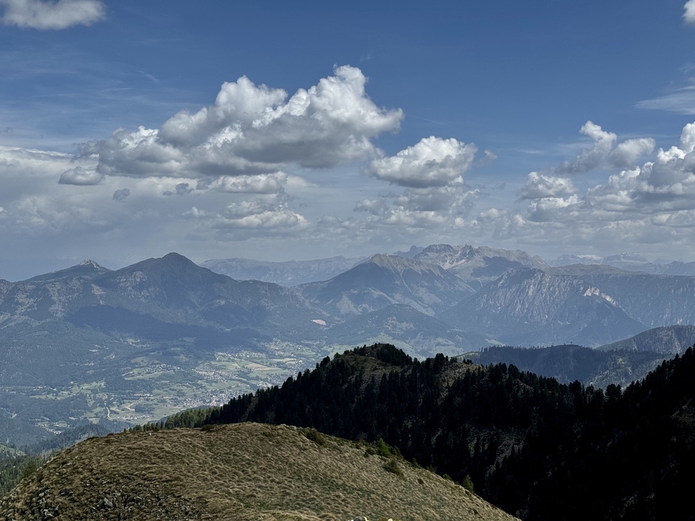 Pala della Madonna - cime verso la Val di Fiemme e Fassa.