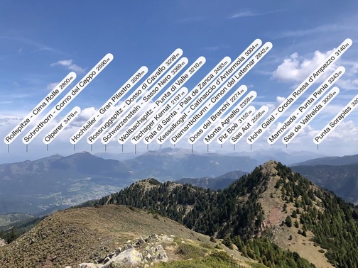 Pala della Madonna - cime verso la Val di Fiemme e Fassa (app: PeakFinder).