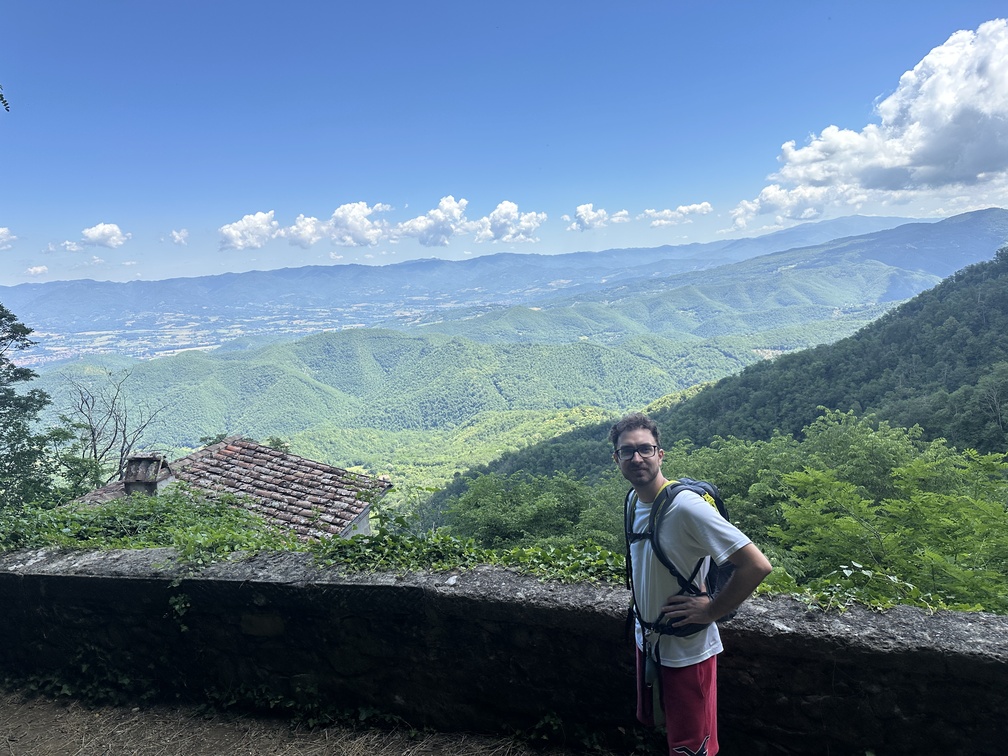 Monte Senario - Lorenzo e il panorama alla Grotta di Sant'Alessio.