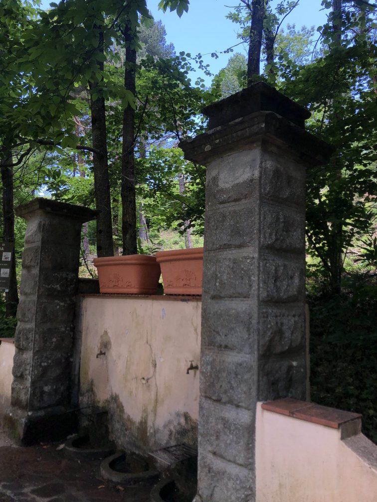Bivigliano - fonte pubblica di acqua termale.