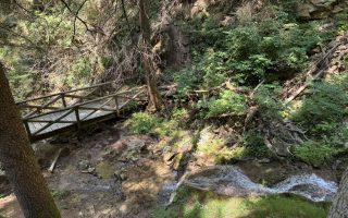 Sentiero delle Cascatelle - ponti in legno e cascate sul Rio Calvello.