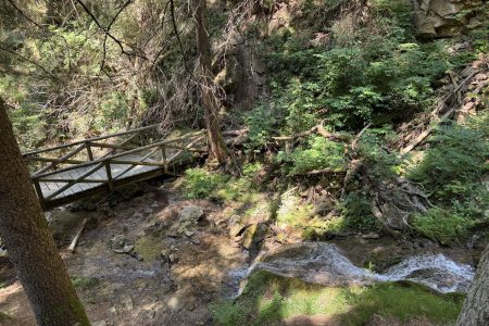 Sentiero delle Cascatelle - ponti in legno e cascate sul Rio Calvello.