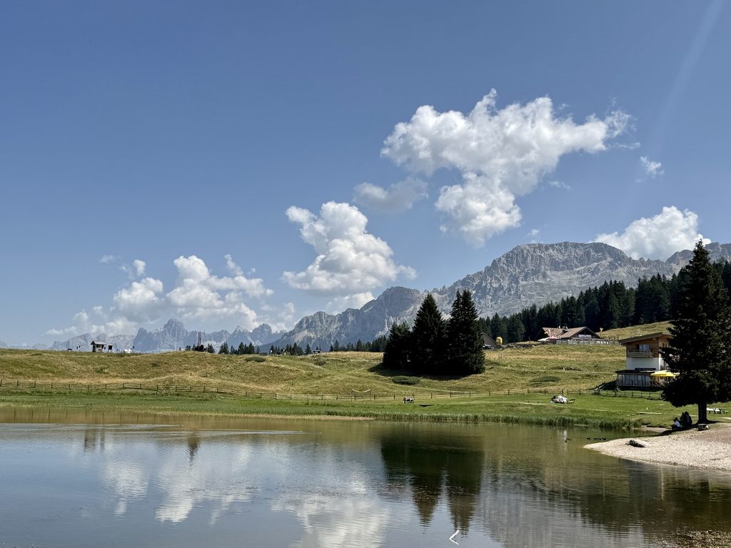 Passo Lavazè - veduta su Latemar e Catinaccio.