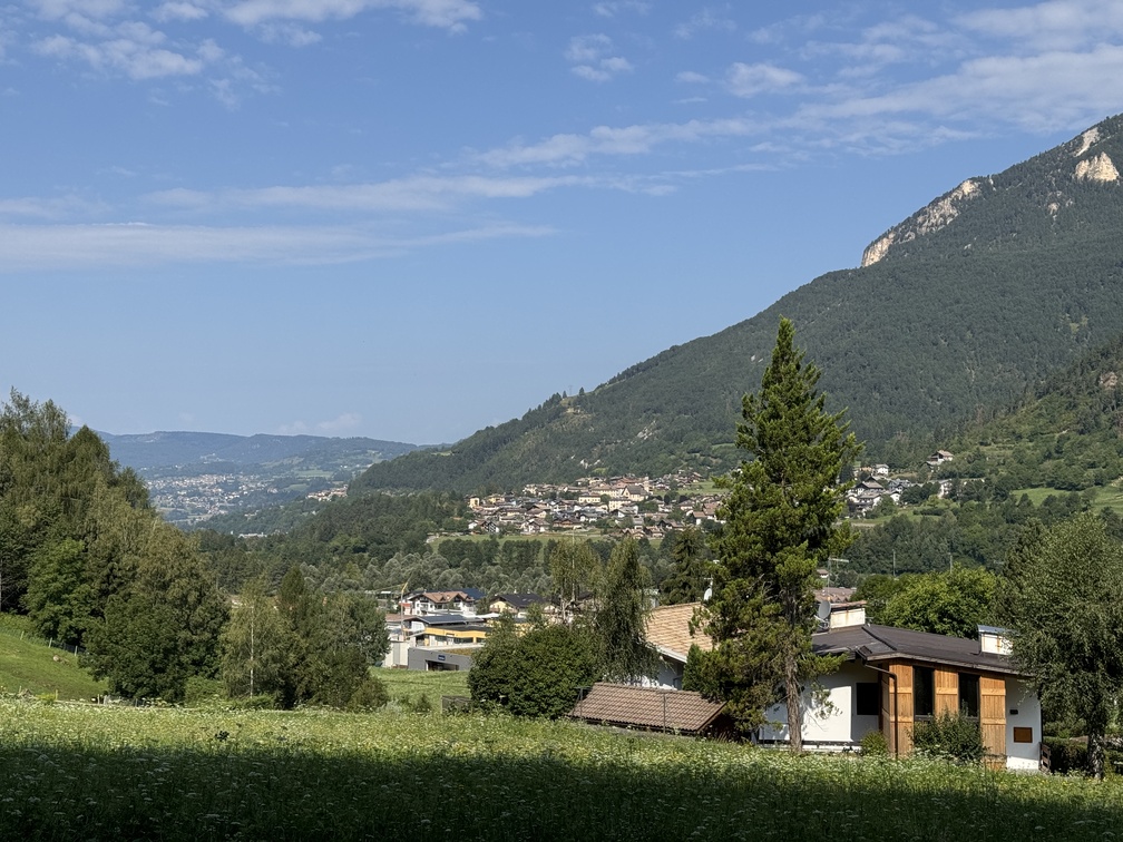 Sentiero "Busa Prima" - veduta verso Panchià e, oltre, Cavalese.