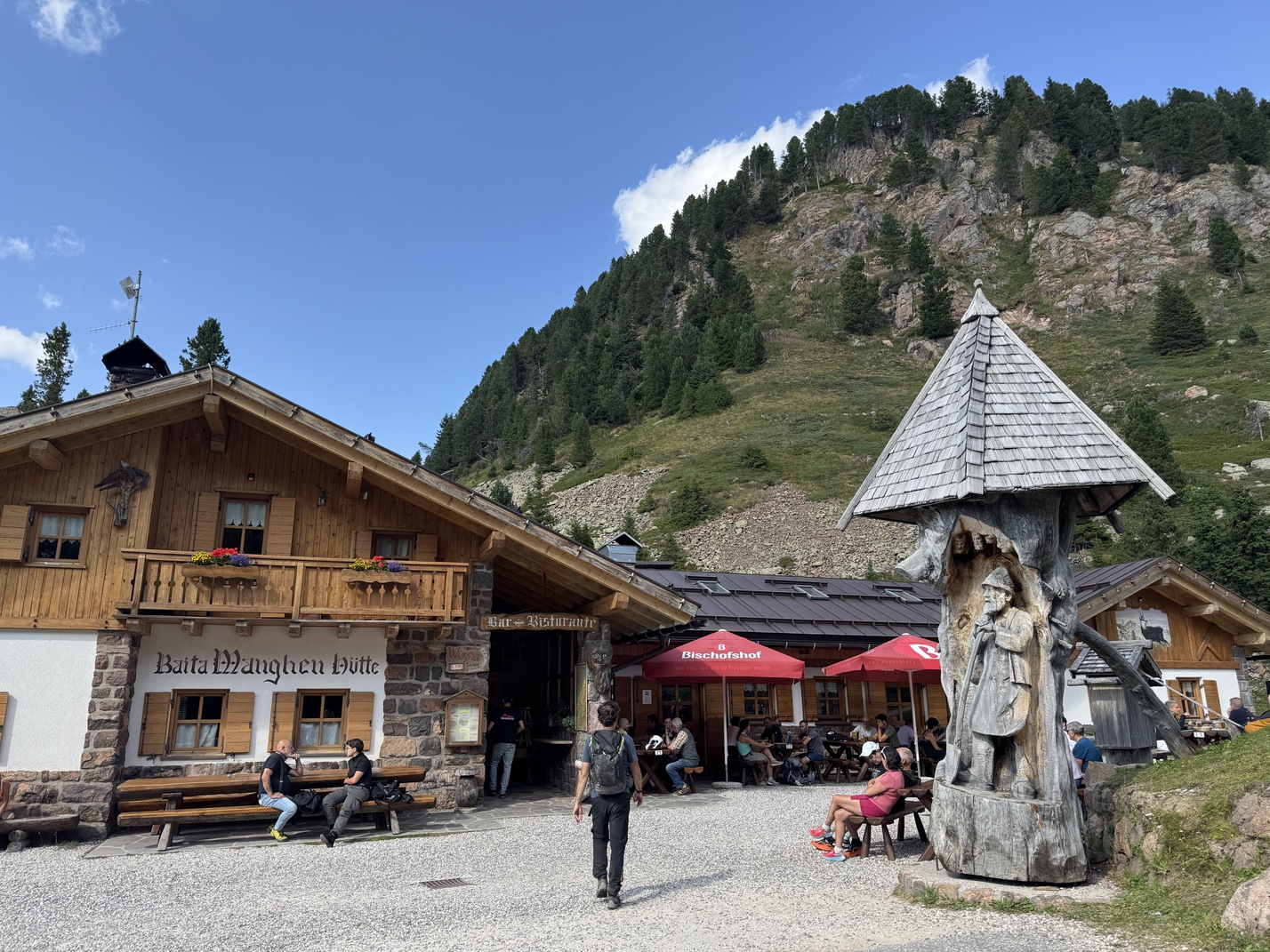 Rifugio Passo Manghen.
