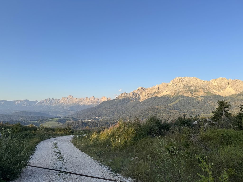 Sentiero n. 9B - tramonto su Latemar e Catinaccio.