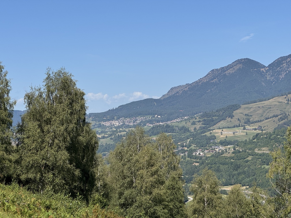Strada Forestale Avezi - panorama verso Varena e Daiano.