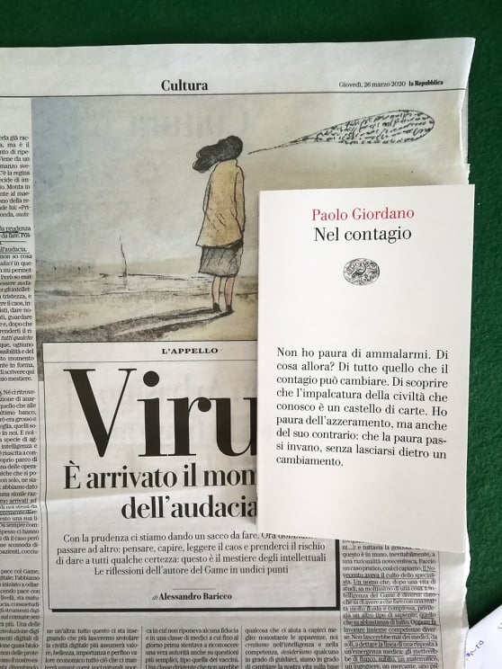 Foglio di giornale La Repubblica con sopra libro di Paolo Giordano, su fondo verde.