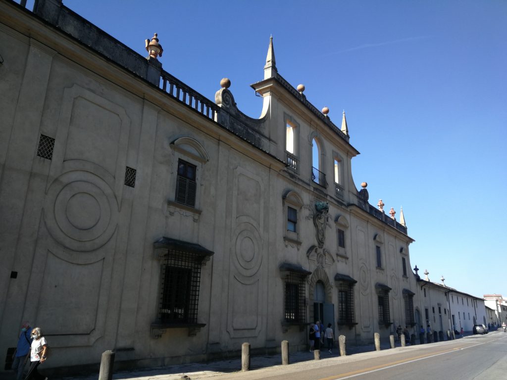 Villa Corsi Salviati - facciata sulla strada principale