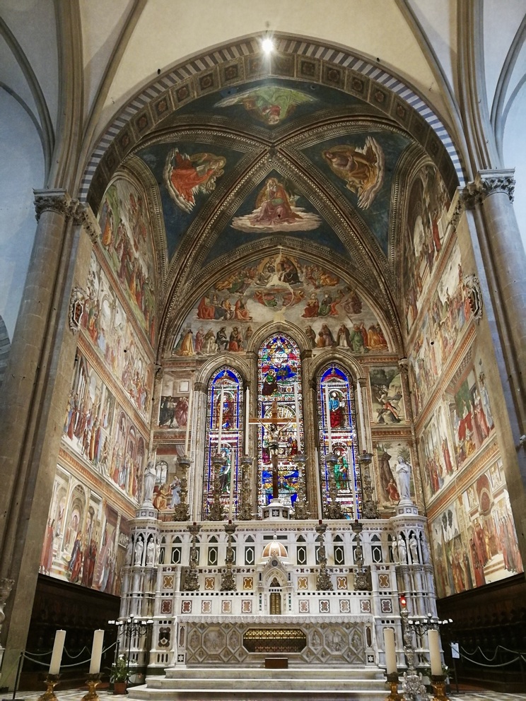 Santa Maria Novella - Cappella Maggiore visione di insieme con altare e tutti gli affreschi.