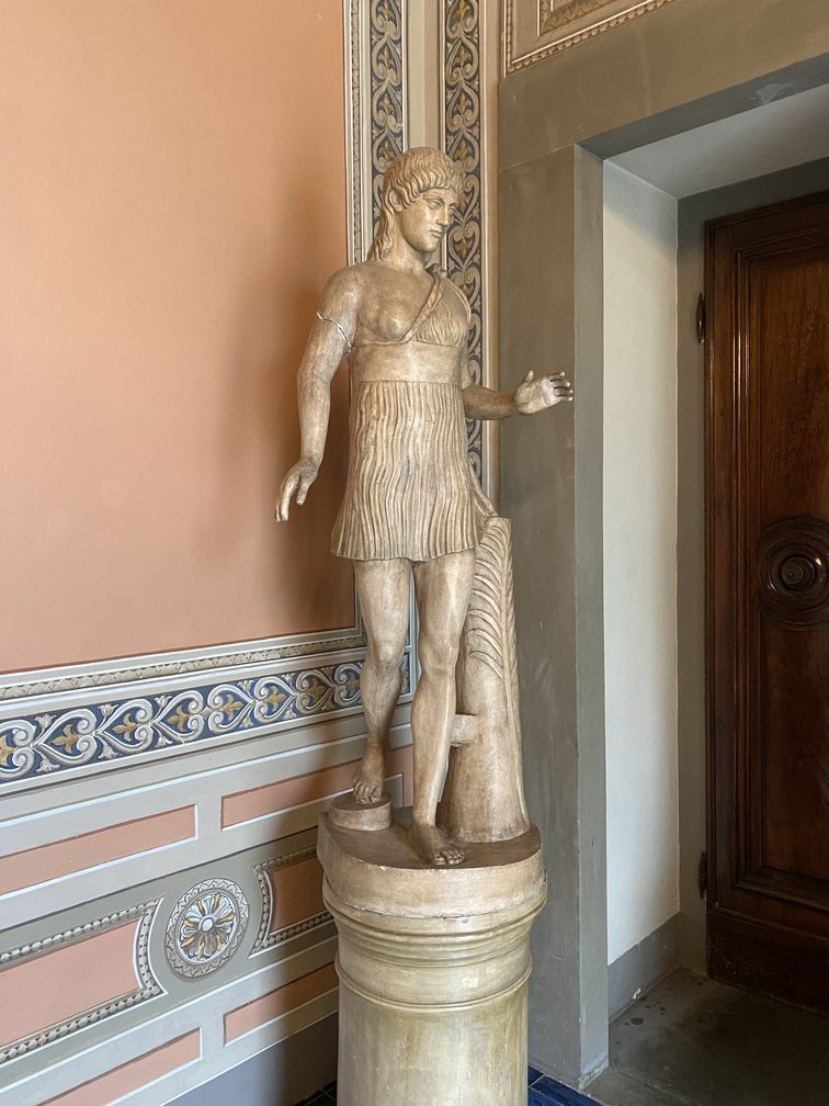 Villa Castelletti - Statua della Vergine spartana in terracotta.