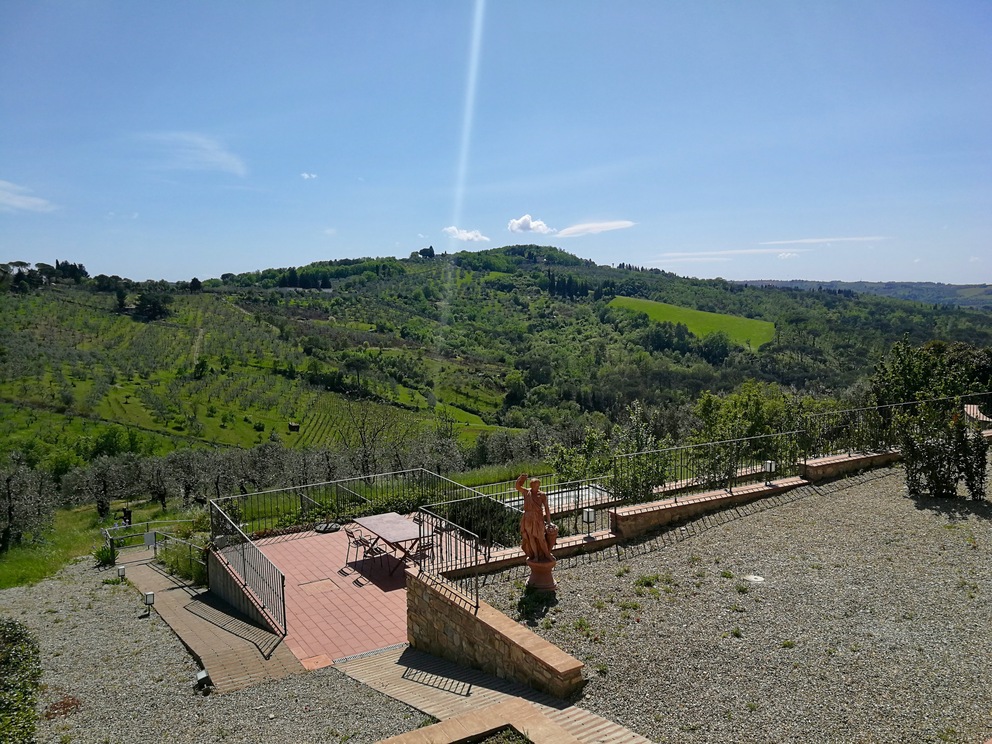 Impruneta - veduta da Relais Villa Olmo: terrazze, scalinata e tante colline verdeggianti.